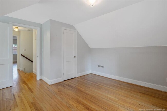 Building Photo - 415 Vista Dr