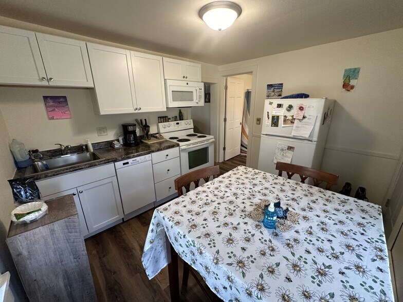Building Photo - 4511 Puttor Dr