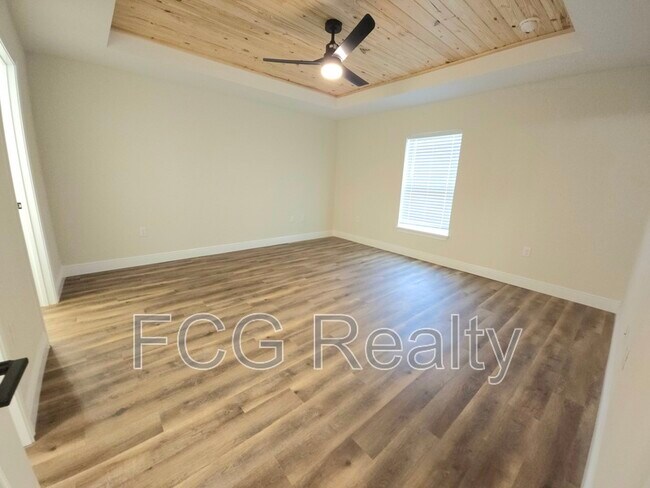 Building Photo - 6551 Hemlock Rd