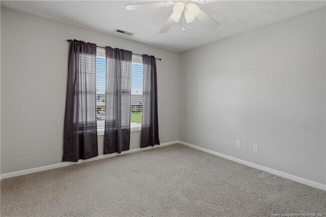 Building Photo - 142 Collinwood Dr
