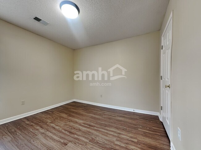 Building Photo - 6556 Brickmont Rd