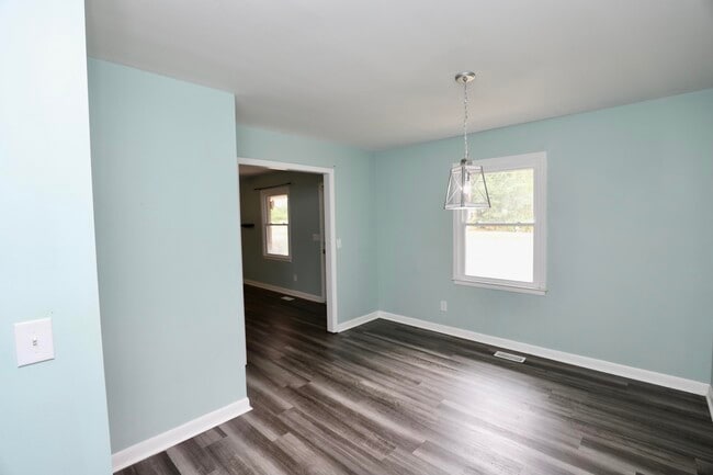 Building Photo - 807 N Guignard Dr