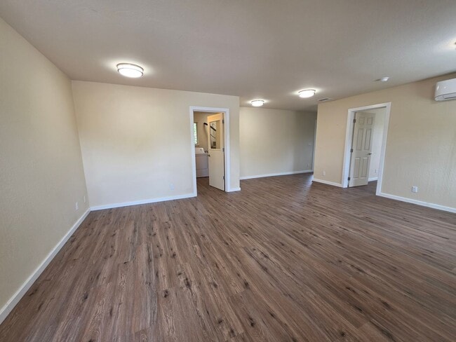 Building Photo - 1146 SW Lee Ln