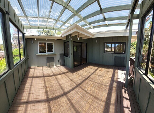 Building Photo - Large 5 Bedroom Home close to Poly Campus!!