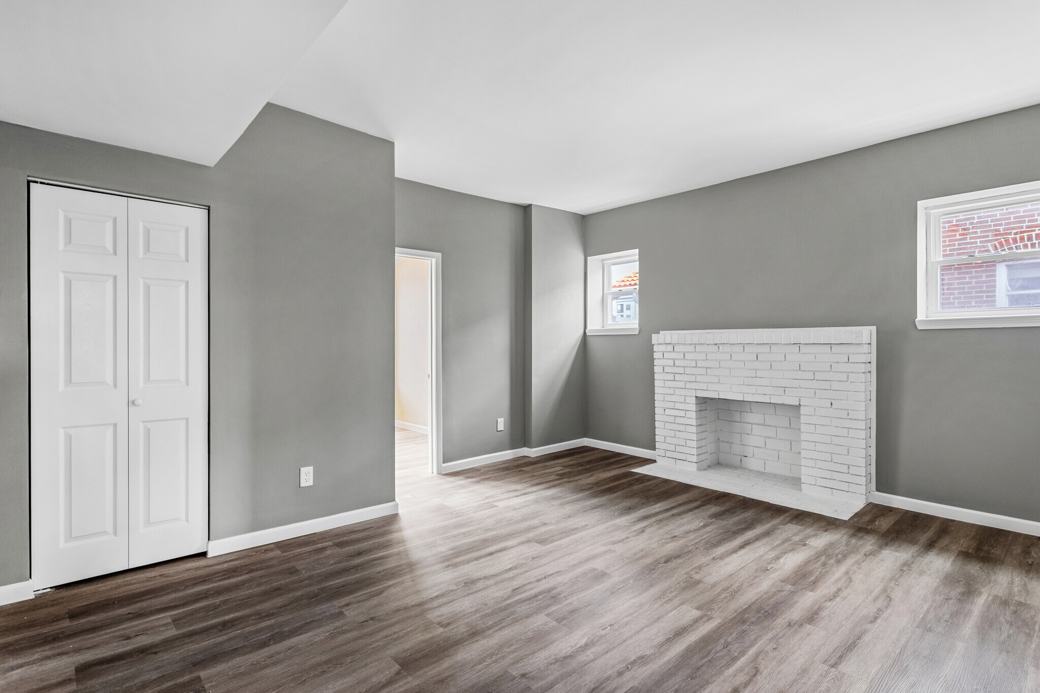 Building Photo - 5582 Pershing Ave