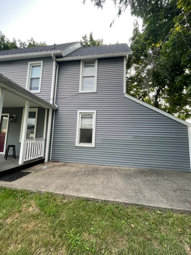 Building Photo - 928 2nd St