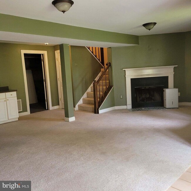 Building Photo - 218 Temple Dr