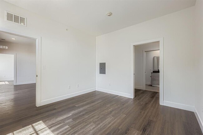 Building Photo - 4315 S Congress Ave