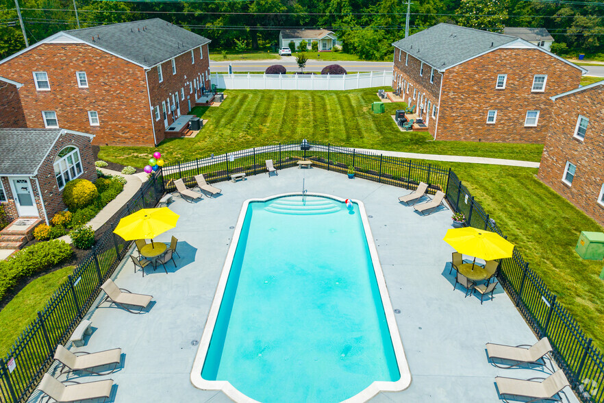 Primary Photo - Farmingdale Townhouses