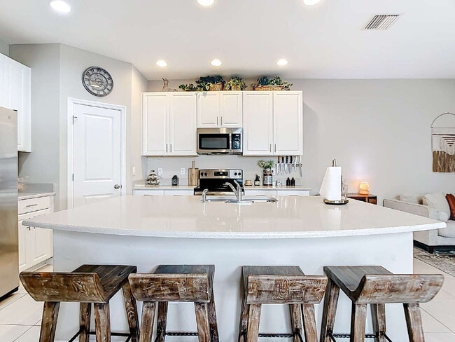 Building Photo - 10525 Oakside Dr