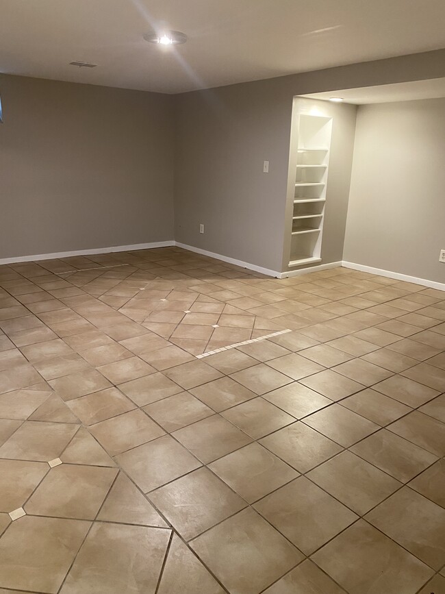 Building Photo - 20185 Bonnie Bank Blvd