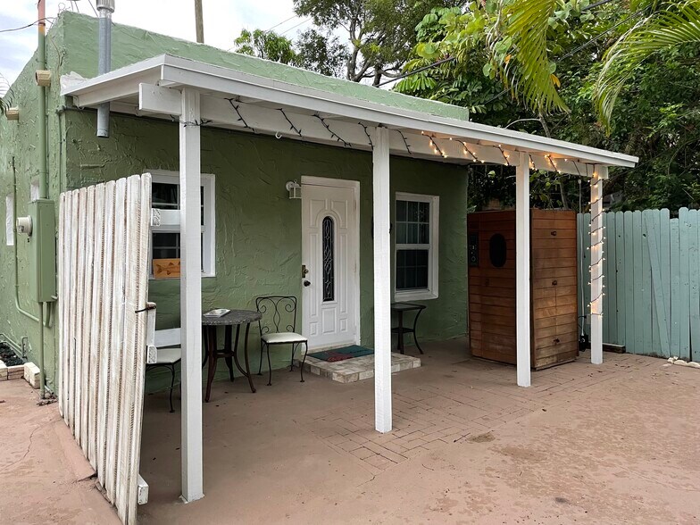 Building Photo - 620 El Vedado