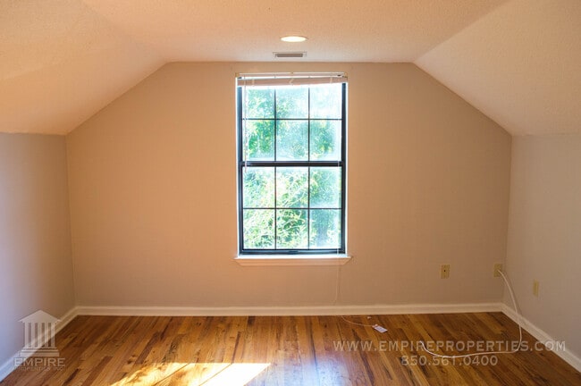 Building Photo - Beautiful Large home off of Mahan