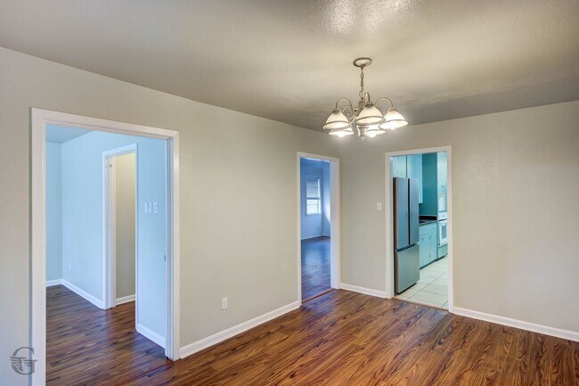 Building Photo - 2829 Doles Pl