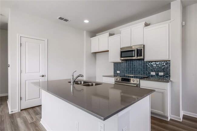 Building Photo - 16811 Radiant Dr