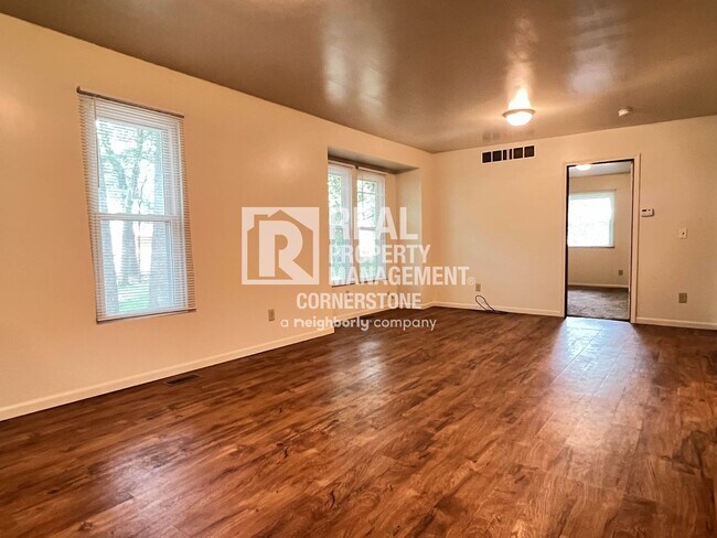 Building Photo - Charming 2-Bedroom Home with Spacious Yard