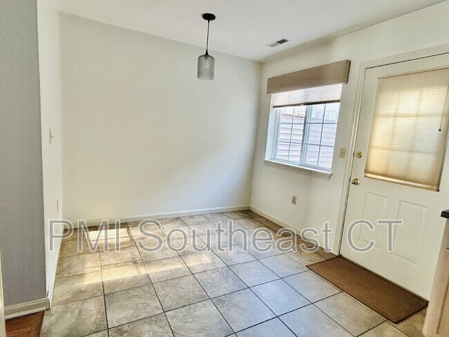 Building Photo - 310 Boston Post Rd