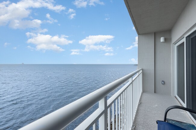 Building Photo - 1805 Riverside Dr