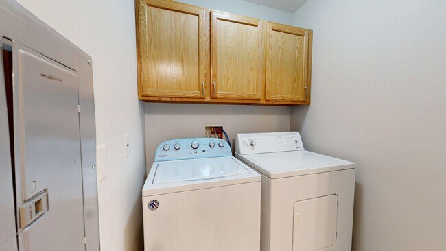 Building Photo - 2740 S Knightsbridge Cir