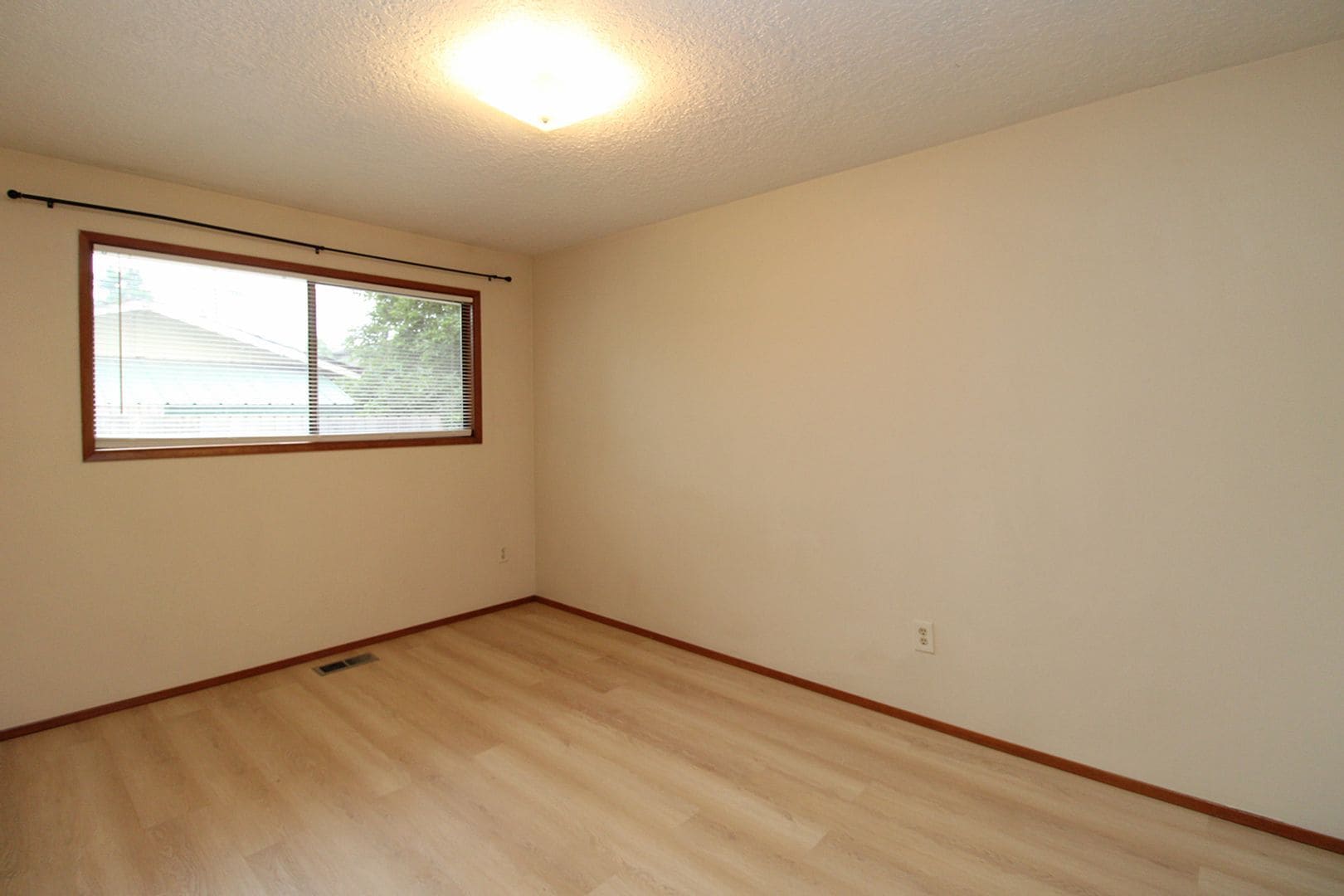 Building Photo - 6636 SE Reedway St