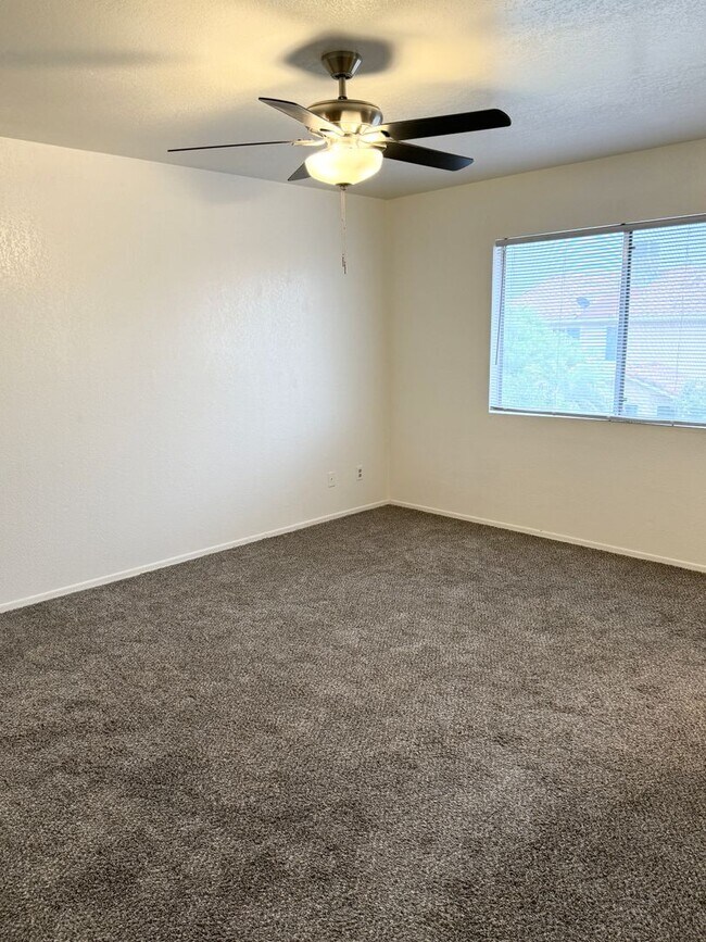 Building Photo - Stunning 4 Bedroom/2.5 Bath Home in Ahwatukee