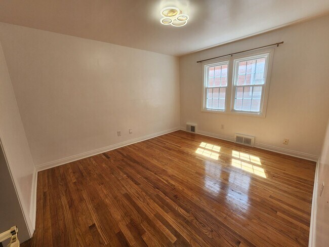 Building Photo - 3532 Normandy Rd