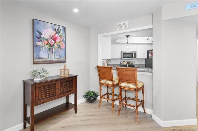 Building Photo - 9500 S Ocean Dr