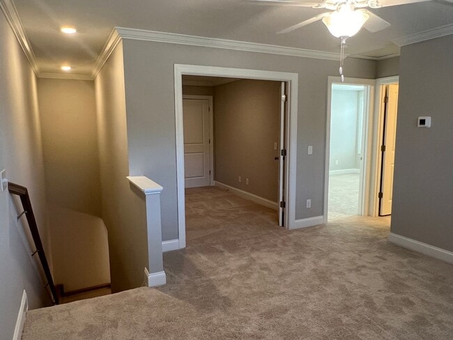 Building Photo - 3 Bedroom Townhouse in Washington Square!