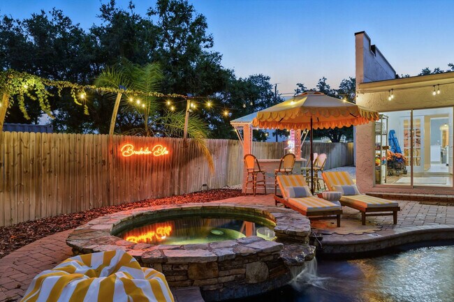 Building Photo - 522 31st St W