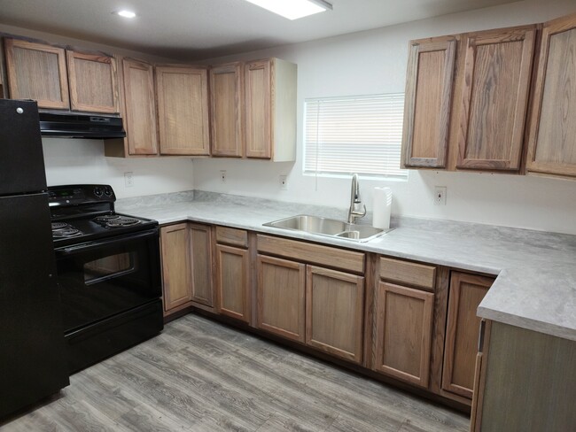 Kitchen - 1644 Ewing Ave