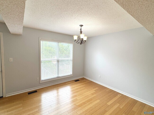 Building Photo - 183 Hollington Dr NE