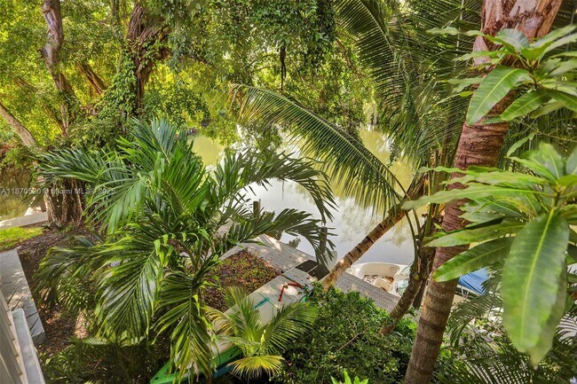 Building Photo - 1860 Venice Park Dr