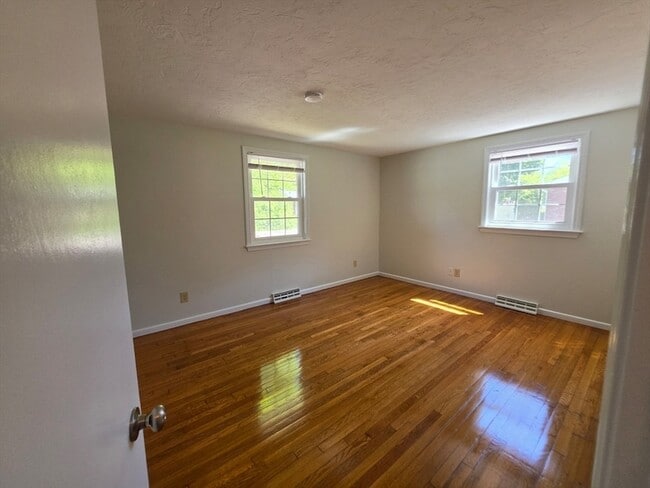 Building Photo - 38 Cobb Dr