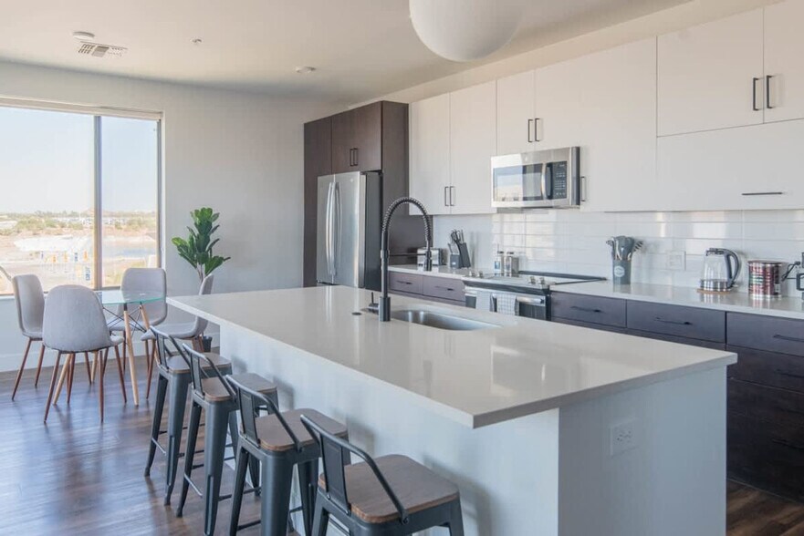 Building Photo - 701 W Rio Salado Pkwy