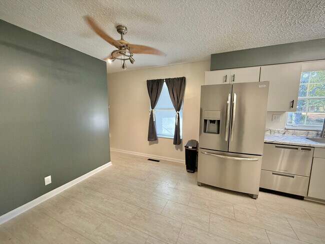 Building Photo - 597 Bluebird Dr