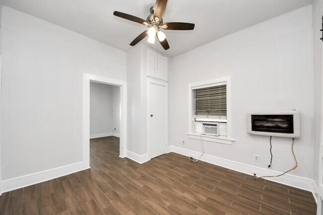 Building Photo - 1213 28th St