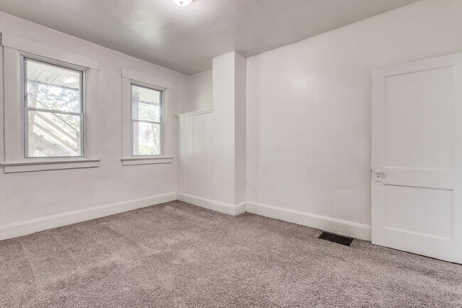 Building Photo - 275 Lelia St