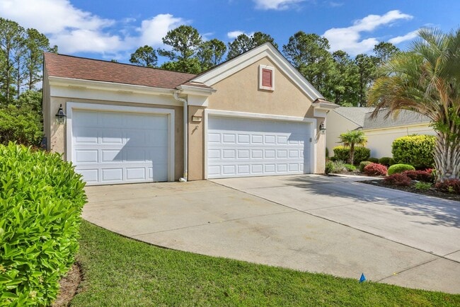 Building Photo - Stunning 2 bedroom, 2 bath in Bluffton