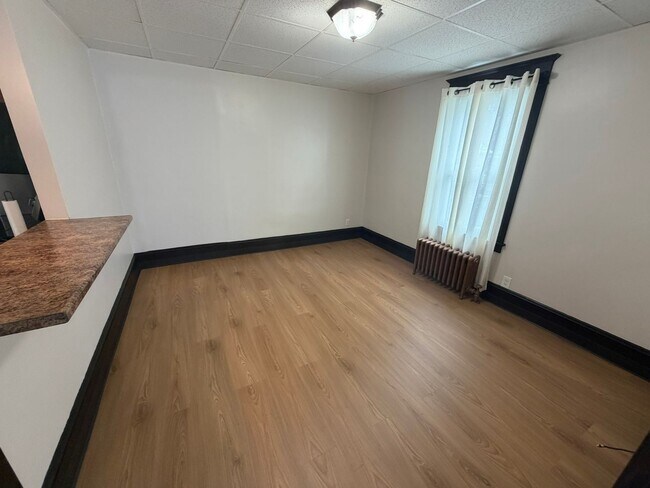 Building Photo - 37 Beauregard St