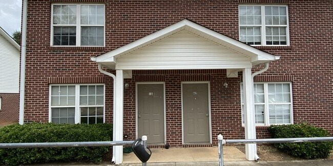Primary Photo - Country Side Apartments