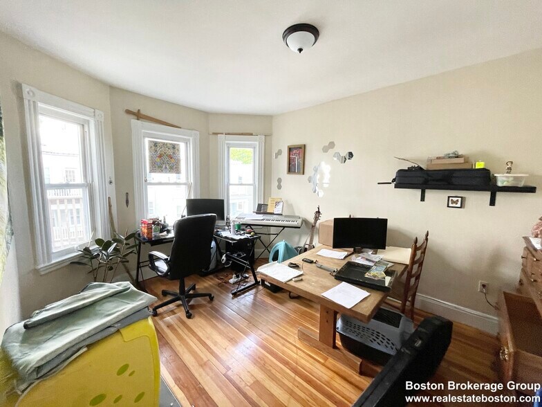 Building Photo - 26 Taft St
