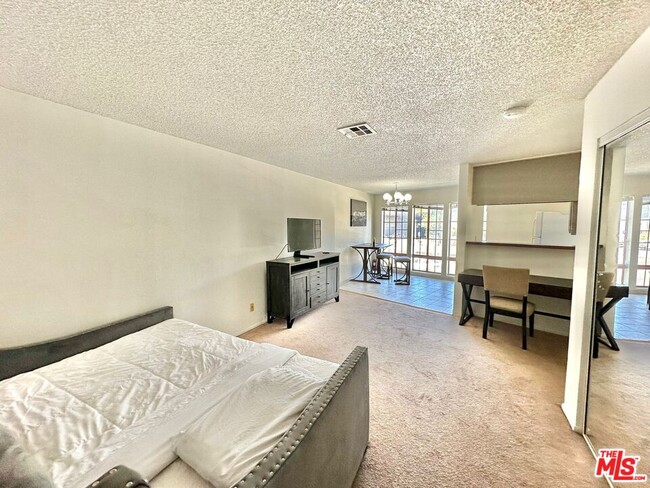 Primary Photo - 3600 Bagley Ave