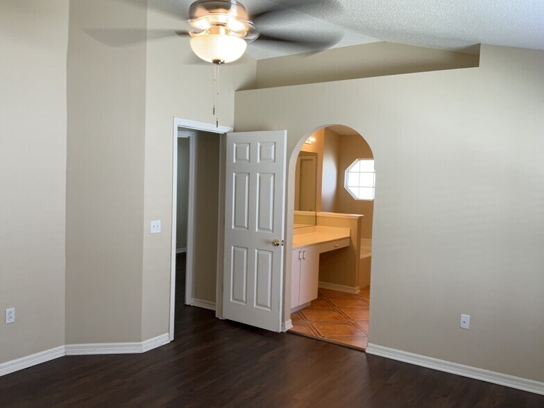 Building Photo - 1220 Dragon Head Dr