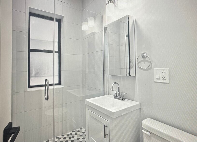 Building Photo - 1651 W Jonquil Ter