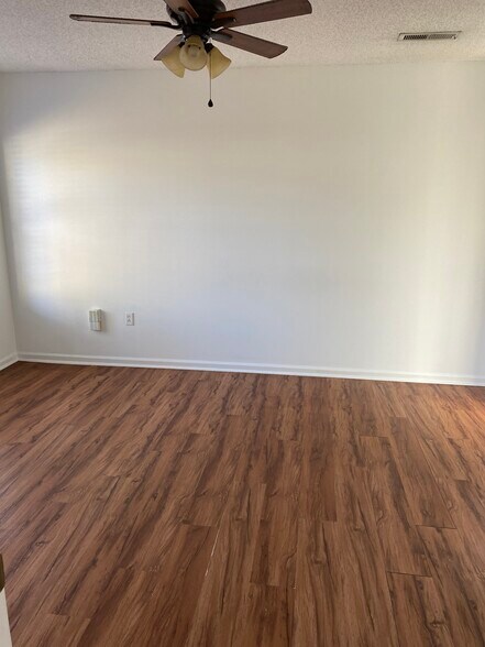 Building Photo - 5101 Thornton Dr