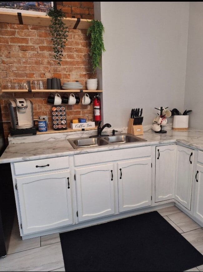 Building Photo - Fully Furnished 1 bedroom in Ludlow – All Utilities Included