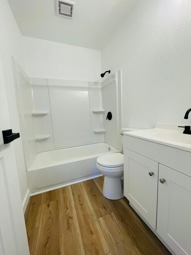 Building Photo - 3-Bed, 2-Bath Home for Rent - Jacksonville