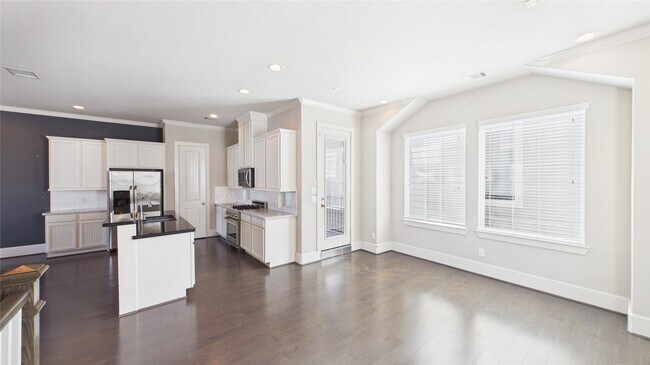 Building Photo - 2724 Rutland St