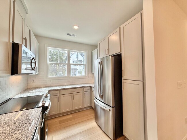 Building Photo - Newly Built 4BD, 3.5BA Northeast Raleigh T...