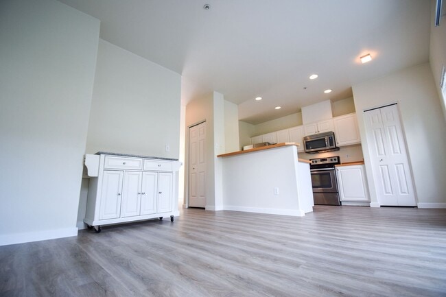 Building Photo - Astounding Condo  End Unit, Garage include...